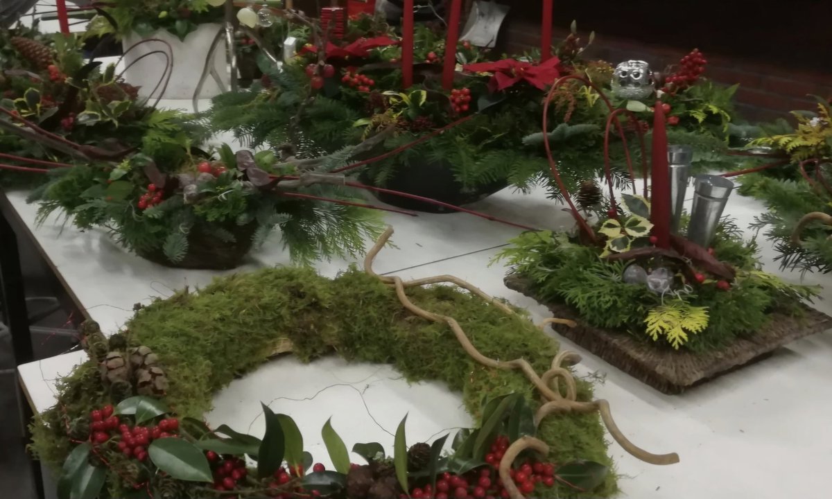 toonhermanshuis's tweet photo. Kerststukjes uit #Soest leveren € 2.600 op voor het Toon Hermans Huis. We zijn zo dankbaar 🧡 #Amersfoort
#THHA #IPSO https://t.co/6JIiNj4OCl https://t.co/XsvDAtsrgH