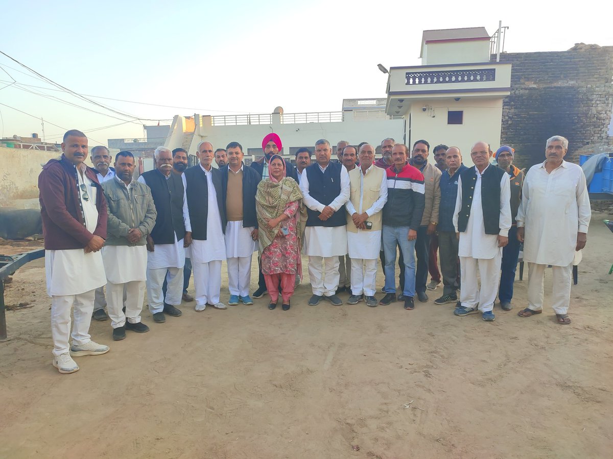 DRGEDAR's tweet image. डंगर खेड़ा (अबोहर, पंजाब) में सरपंच श्री खजानचंद जी के निवास स्थान पर सरपंचों एवं अन्य गणमान्य व्यक्तियों से मुलाकात की।

#अबोहर #abhor #पंजाब #punjab #drgedar #suratgarh #sriganganagar #सूरतगढ़ #सूरतगढ़_विधानसभा #श्रीगंगानगर #Hanumangarh #हनुमानगढ़ #जैतसर #jaitsar