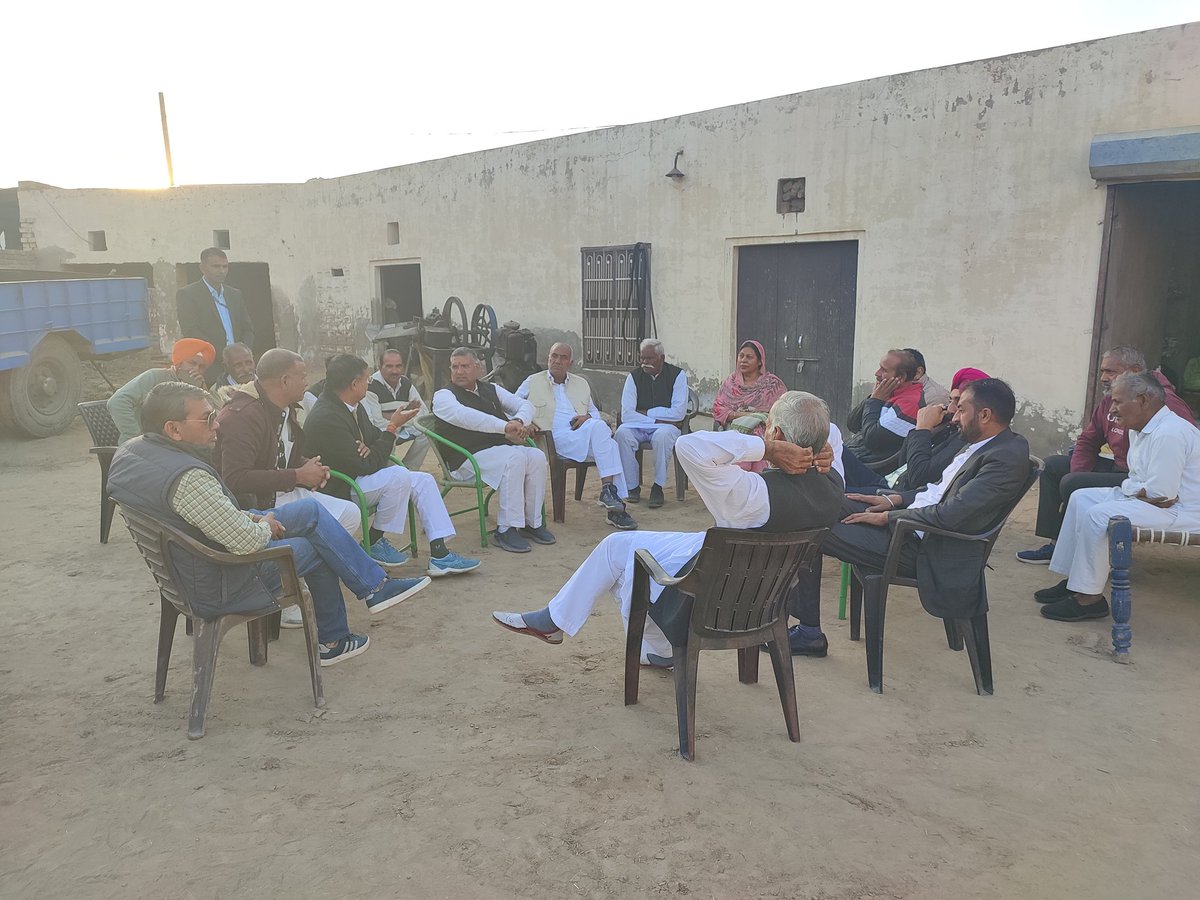 DRGEDAR's tweet image. डंगर खेड़ा (अबोहर, पंजाब) में सरपंच श्री खजानचंद जी के निवास स्थान पर सरपंचों एवं अन्य गणमान्य व्यक्तियों से मुलाकात की।

#अबोहर #abhor #पंजाब #punjab #drgedar #suratgarh #sriganganagar #सूरतगढ़ #सूरतगढ़_विधानसभा #श्रीगंगानगर #Hanumangarh #हनुमानगढ़ #जैतसर #jaitsar