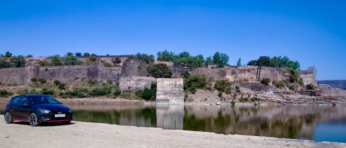 sunnysoral's tweet photo. About yesterday!

Took my @HyundaiIndia #i20NLine for a trip to the lesser known and absolutely stunning part of Rajasthan.

Any guesses where this is? https://t.co/u82pRh0saA