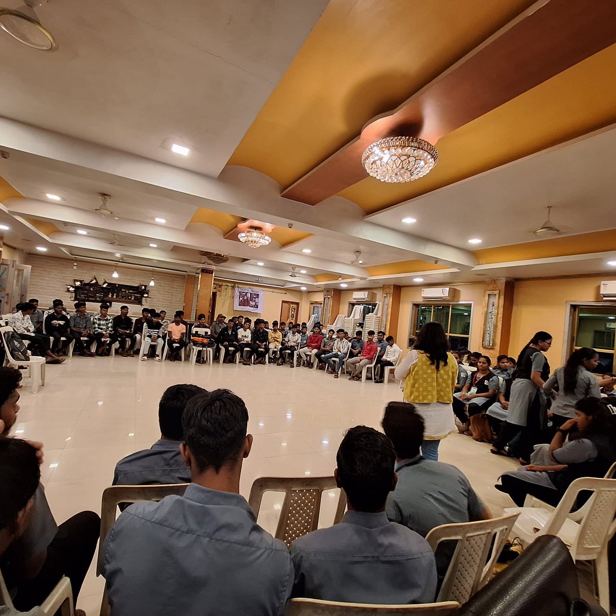 deepapawar6's tweet photo. @AnubhutiTrust conducted important sessions. Other friends held dialogue meetings. The three-day camp was concluded by providing #learning_scholarship to these #ITI youth..
#ntdnt_youth 
#ntdnt_st_youthleadership https://t.co/HAxww6DMgL