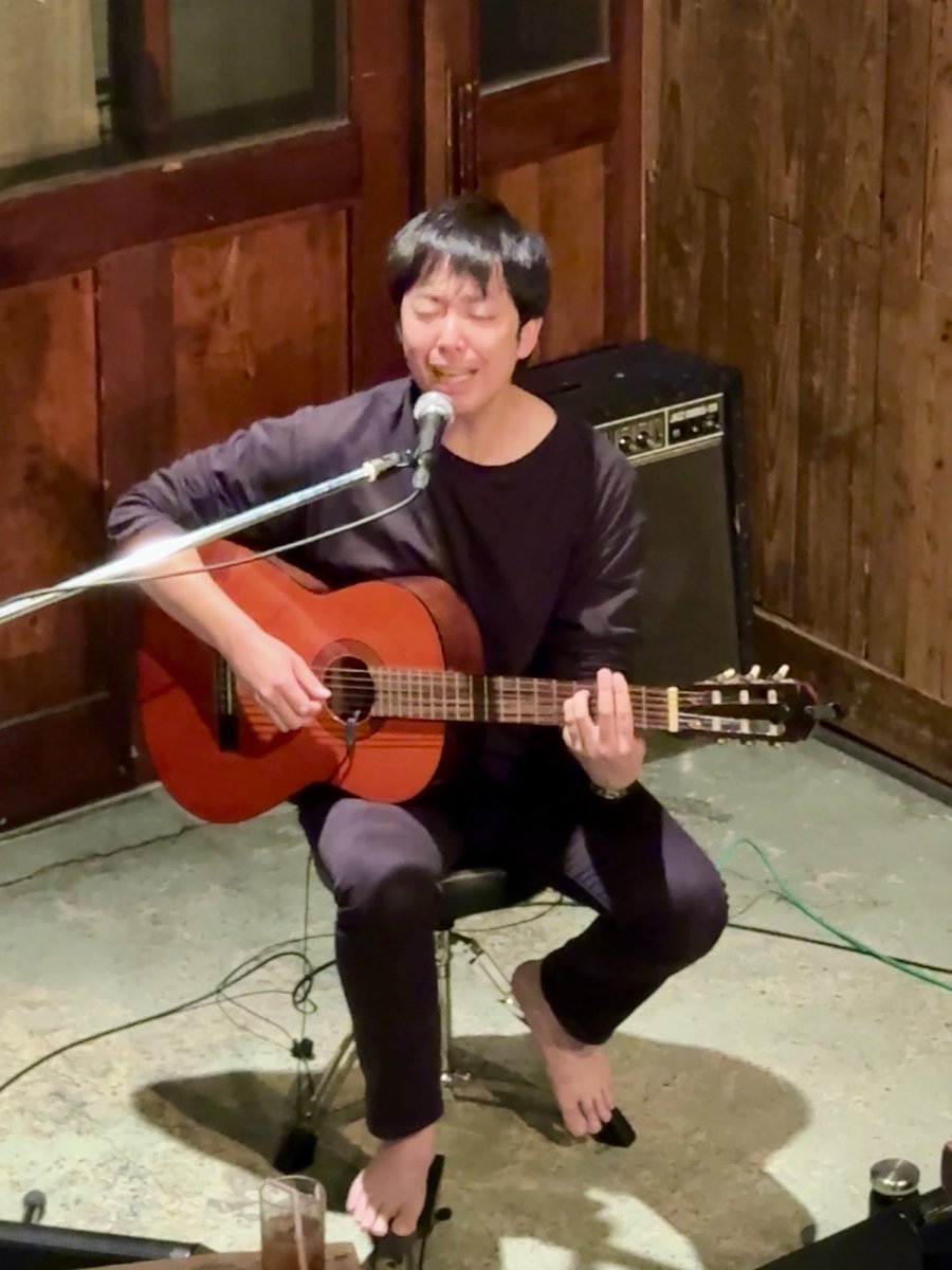 mamamashimaro's tweet photo. 田中外くん。
想いが音に溢れてるンだよな。それがめちゃビシバシ伝わって感情がぶわってなる。ホント素敵な歌い手。

この日体調がよろしくなく心配だったンですが、頑張って出演してくださりました。感謝しかありません！どうぞお大事になさってね。

写真@fukiageichiba  さま https://t.co/LPLGKgGh7f