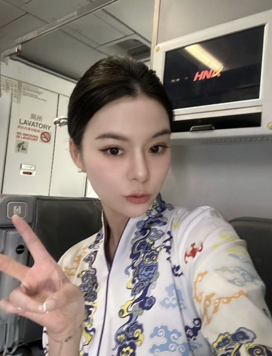 xiaoyan5370's tweet photo. 在飞机上自慰真的太刺激了、一下就���了 https://t.co/h1zjCGEMNC