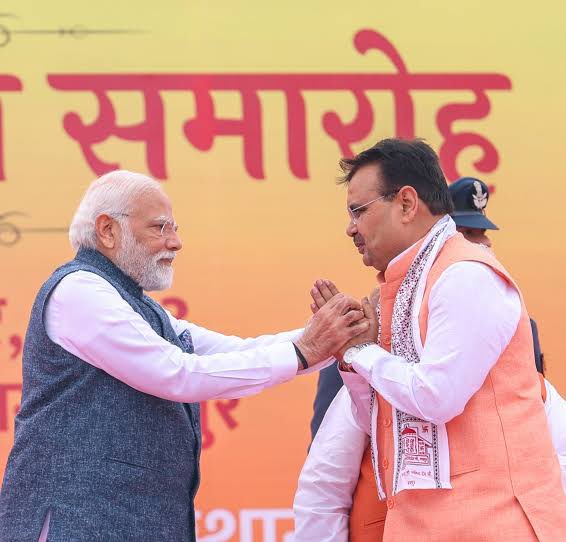 mangusinghBMR's tweet image. #HBDayBhajanLalJi
राजस्थान के विकास को प्रतिबद्ध , जनप्रिय यशस्वी मुख्यमंत्री श्री @BhajanlalBjp  जी को जन्मदिवस की हार्दिक हार्दिक बधाई शुभकामनाएं।
गिरिराज महाराज की कृपा सदैव आप पर बनी रहें 
#आपणो_अग्रणी_राजस्थान 
#HBDayBhajanLalJi