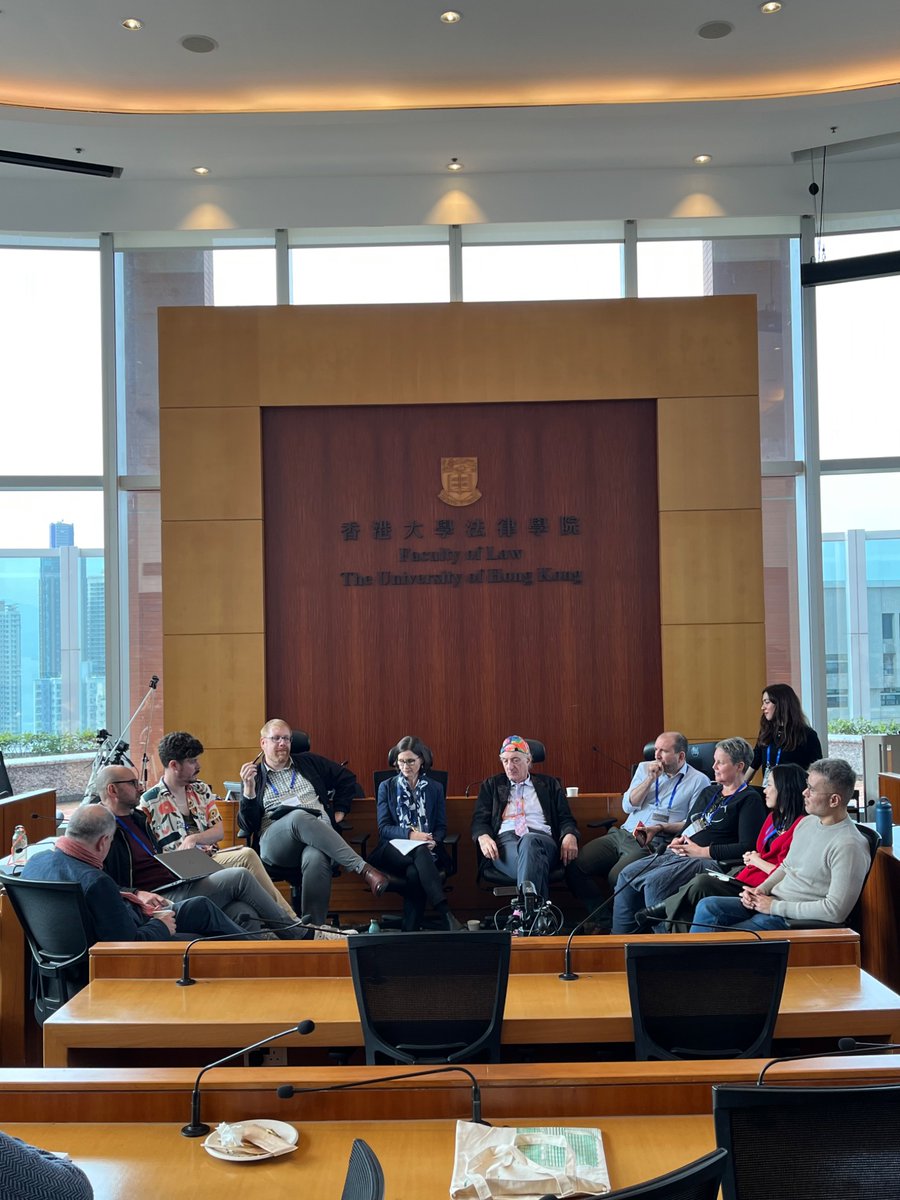 Signing off the <a href="/lawlithum/">lawlithum</a>  PhD Day in Hong Kong with a roundtable featuring *holds breath* Scott Veitch, Sean Mulcahy, Tim Peters, Kathleen Birrell, Peter Goodrich, Ben Golder, Penny Crofts, Justine Poon, Marco Wan. Absolute pleasure bringing them together with @ValeriaVazGuev!
