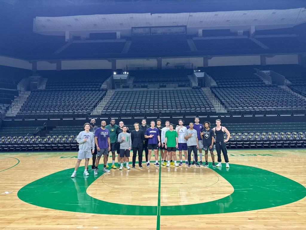 SFA MBB Mens Managers (4-1) (@sfambb_managers) on Twitter photo 1st Game of the season is a win over Oregon. Great hospitality and game by them.
<a href="/ManagerGames_/">Manager Games</a> 1st Game of the season is a win over Oregon. Great hospitality and game by them.
<a href="/ManagerGames_/">Manager Games</a>