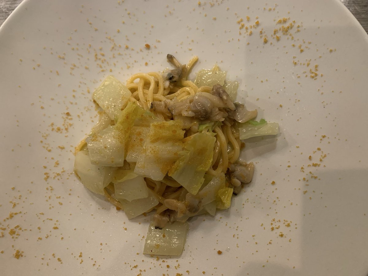 ItZ3a's tweet photo. D'ORO@都立大学駅。ランチのSHORT COURSE。最初の牛蒡のスープ、アサリと白菜のカラスミパスタが秀逸でした。メインの煮込んだ豚肉もとても柔らかいです。 https://t.co/AaV9lDrP0K