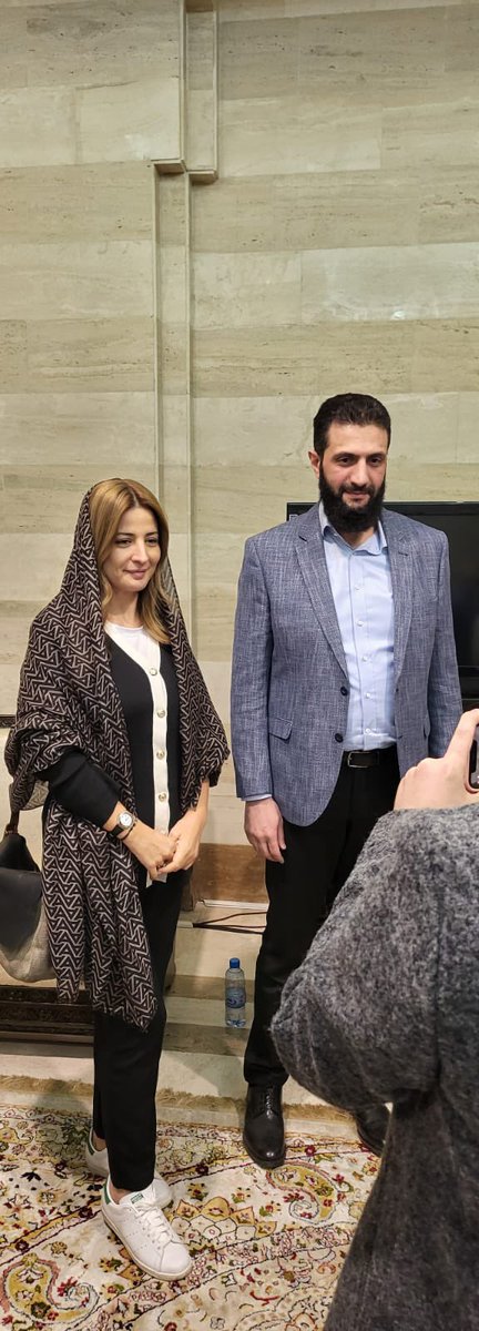 كيف تحول الارهاب من مذموم الى محمود بين ليلة وضحاها!!!

اتفق اعلام الشرق و الغرب على تلميع وجه الارهاب.

حرب اقطاب بين المحور الروسي من جهة و الغربي من جهة كما حَدث في الثمانينيات و مَجد الغرب انذاك بالمجاهدين العرب و الافغان و أمدّهم بالسلاح و الدعم بقيادة بن لادن ضد الاتحاد