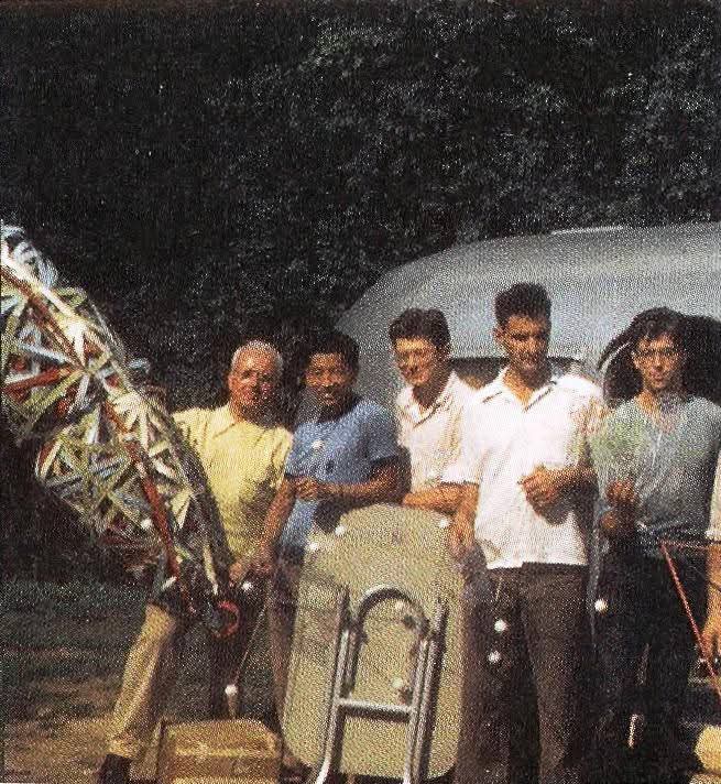 areasvellas's tweet photo. Fuller with students unloading models from his Airstream, Black Mountain College, summer 1948.
#architecture #arquitectura #BlackMountain #Buckminster #Fuller https://t.co/tYntjLfutn