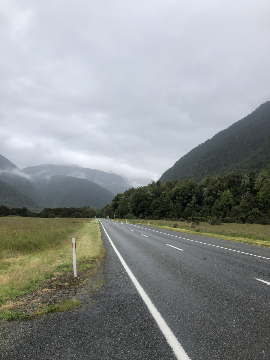 RoseVision2's tweet image. I stopped to take a photo &amp;amp; noticed a vehicle stopped behind me. A main road yet quite remote
So I had the bright idea to take a photo of it
Clear as blo.ody mud
Who would even find the blurry image?
(No data to send to a friend)

#BrightIdeas

Lewis Pass area, South Island,NZ🌿
