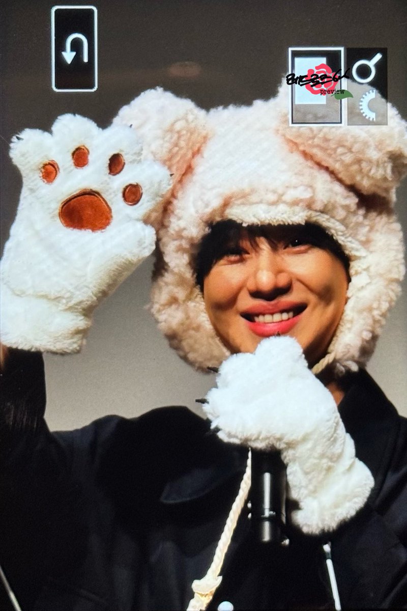 RedRose_0718's tweet photo. 241215 태민 사운드웨이브 도쿄 팬사인회💖

#SHINee #샤이니 #Eternal
#태민 #taemin #テミン https://t.co/rus9L8wpxO