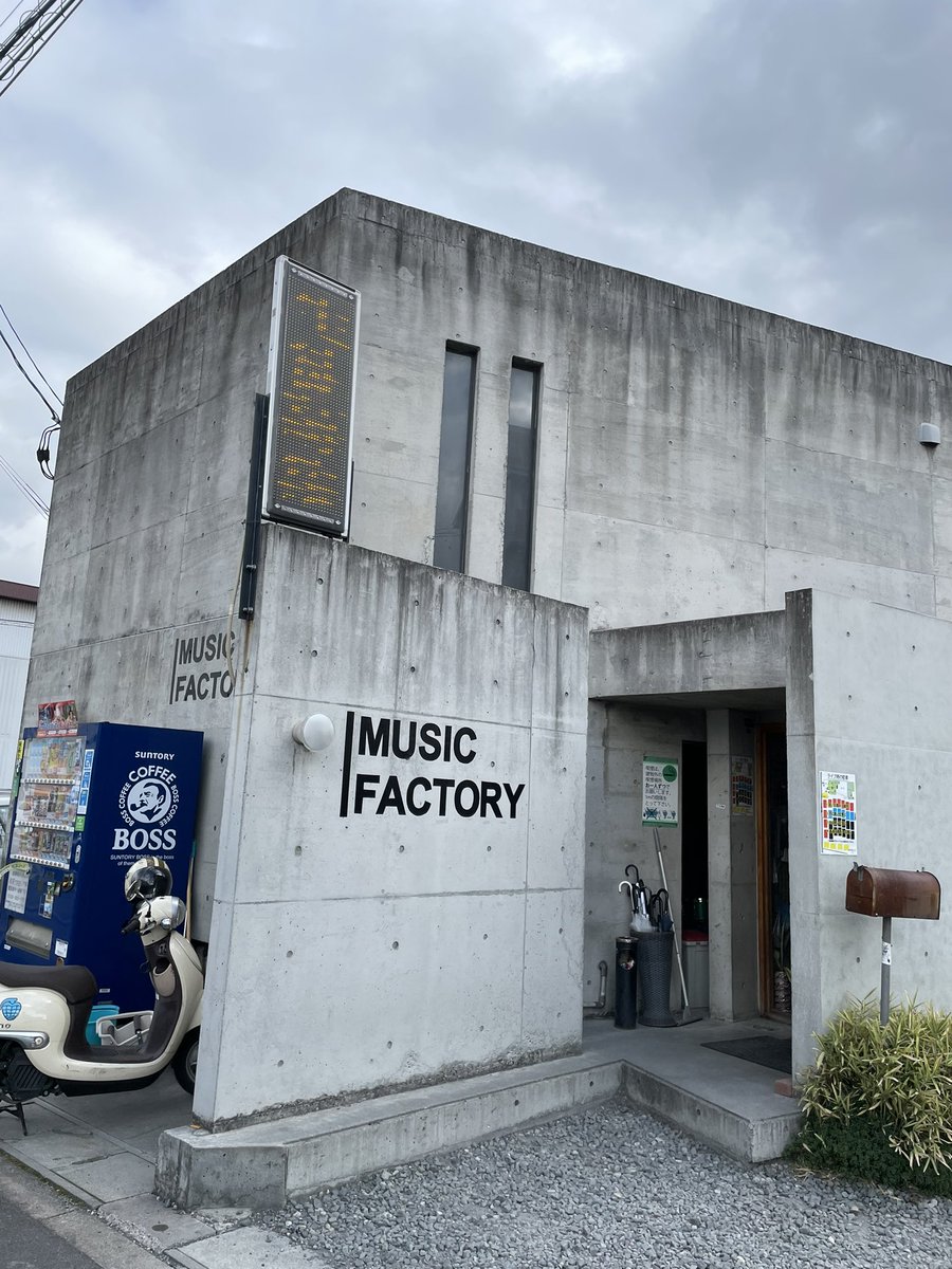 昨日は福山MUSIC FACTORYにてライブでした
初めての広島でしたがライブも打ち上げも最高に楽しかったです◎
誘ってくれた青パン倶楽部に感謝です、ツアファイおめでとうございます✨
関係者の方々もありがとうございました！

現在ゆっくり兵庫に帰ってる最中ですが、また必ず福山に遊びに行きます🚗💨