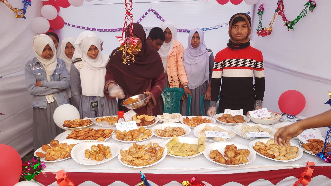 কালিয়াকৈরে গ্রাম বাংলা স্কুলে পিঠা উৎসব ও সাংধস্কৃতিক সন্ধ্যা