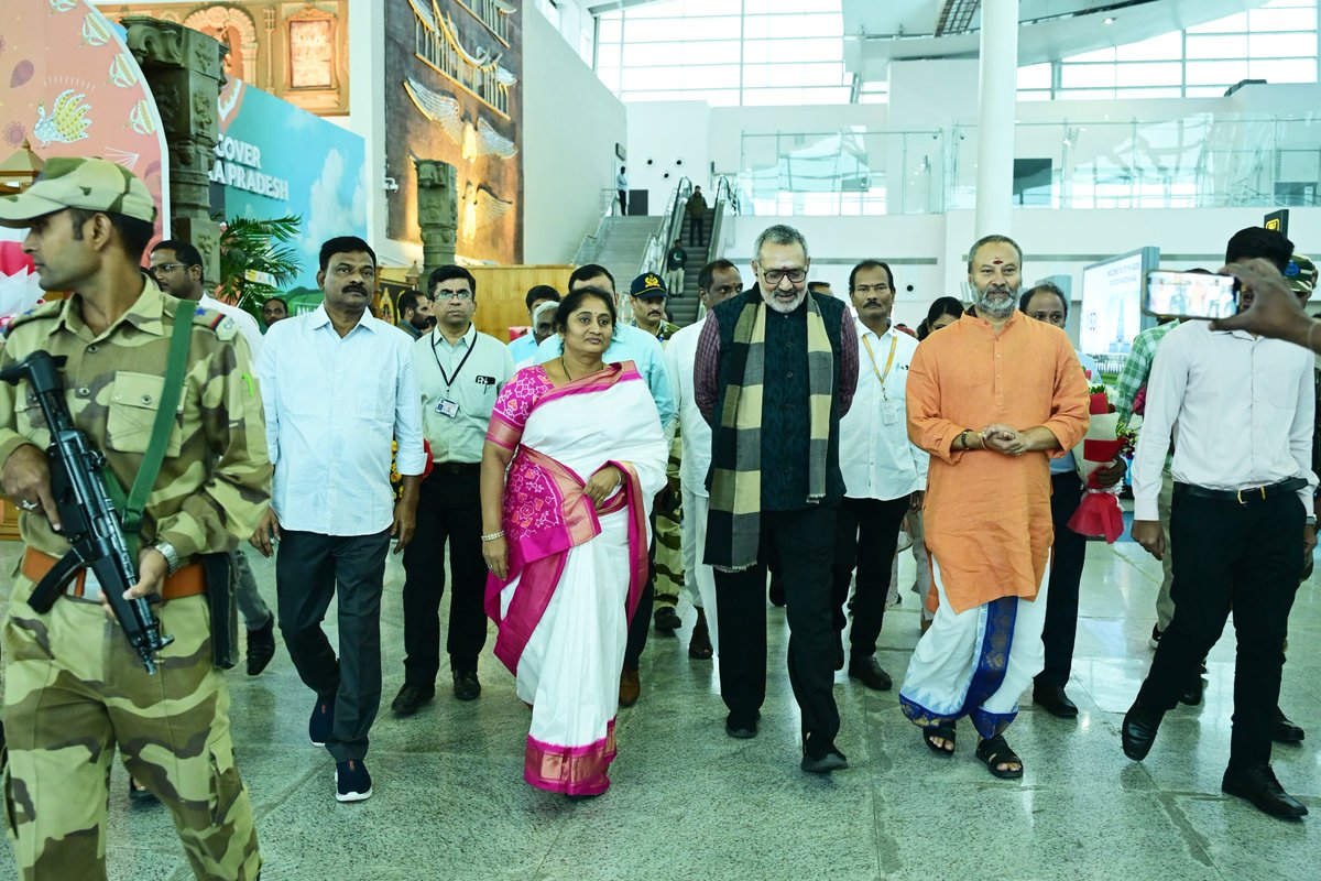 MinisterSavitha's tweet photo. It was great pleasure to welcome Honorable minister of textiles Sri Giriraj Singh @girirajsinghbjp Sir. Government of India.
@TexMinIndia 
#Tirupathi 
#Textile 
#governementofindia https://t.co/AnLCSz9fCP