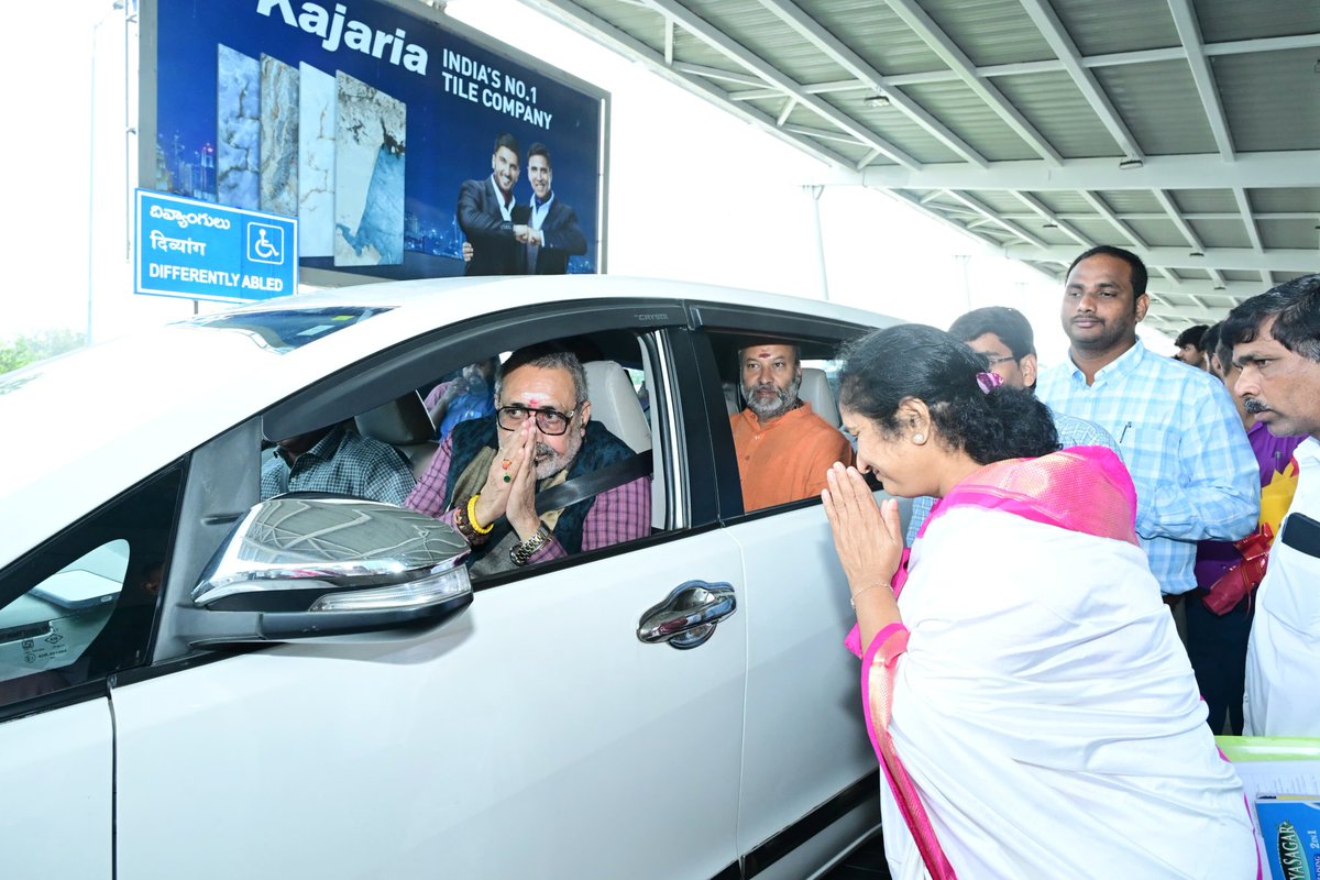 MinisterSavitha's tweet photo. It was great pleasure to welcome Honorable minister of textiles Sri Giriraj Singh @girirajsinghbjp Sir. Government of India.
@TexMinIndia 
#Tirupathi 
#Textile 
#governementofindia https://t.co/AnLCSz9fCP
