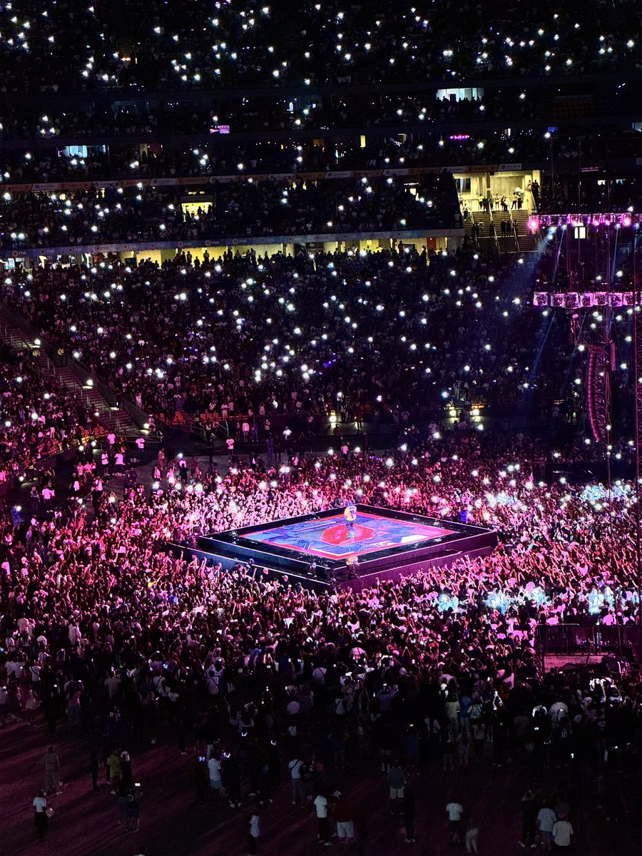 JackDevero's tweet photo. Last night was amazing. Chris Brown performed 2h30, it was safe, all different ages and races came out, they played Riky Rick, AKA, Brenda Fassie, and Sister Bethina… He flew around the stadium. What more could we have asked for 🔥
What an amazing experience 👌🏾 https://t.co/ELxu5MgES8