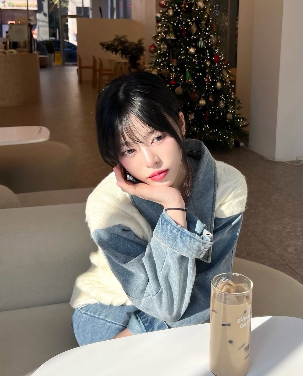 yena_1012's tweet photo. 241215 #에이디야 인스타 #세나
 
#ADYA #SENA https://t.co/oMIfBoF84I