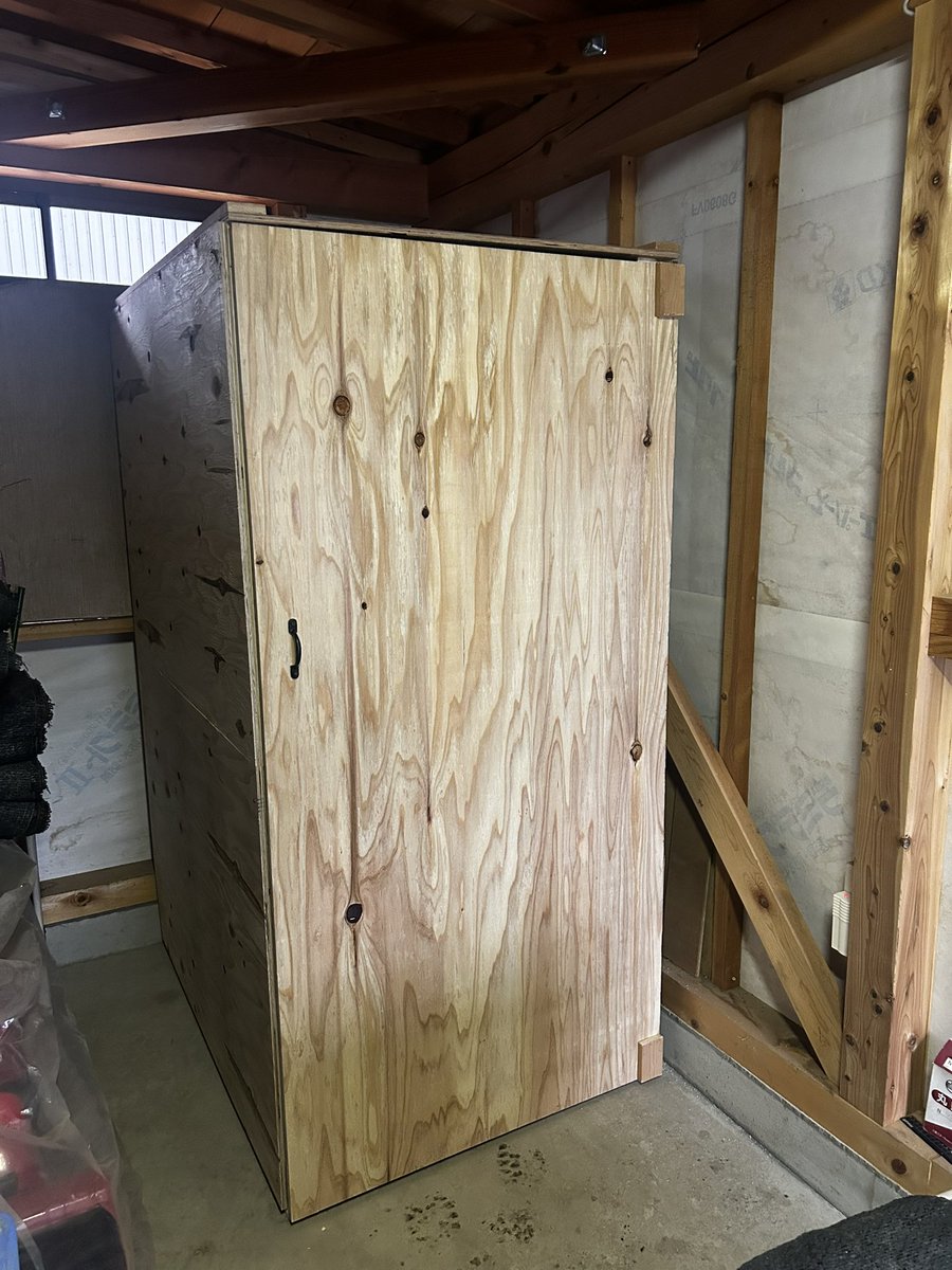REYkun1217's tweet photo. 初めてDIY…箱作るだけなのに難しい😓 https://t.co/MzEVVnmKD2