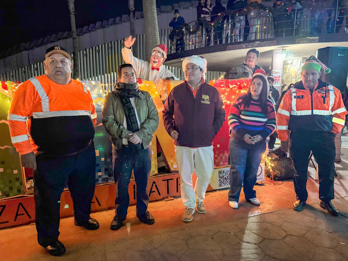 YanezPablo's tweet photo. Esta noche tuvimos el enorme gusto de participar en la 5ta Caravana Navideña de la Brigada 4x4 en la delegación Playas de Tijuana, un evento que llenó de alegría y espíritu festivo a la gente. https://t.co/nLV92uwWmP