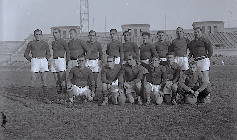 mpc12341's tweet photo. 1/2 Aquest cap de setmana torna el derbi més antic del nostre rugby: Santboiana vs Barça.
El 1er enfrontament va ser el 9/11/1924, amb victòria blau cel, assaig de Garrigosa i drop de Reynard, davant l’assaig de Duffo.
El 1er oficial va ser l'11/01/1925, amb victòria blaugrana. https://t.co/G4P3AgLCpJ