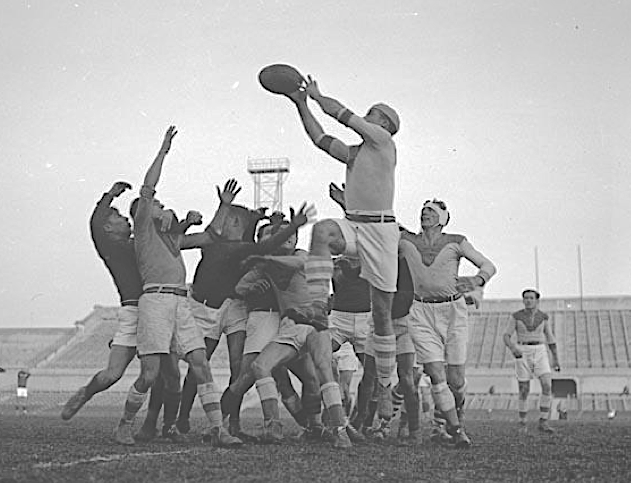 mpc12341's tweet photo. 1/2 Aquest cap de setmana torna el derbi més antic del nostre rugby: Santboiana vs Barça.
El 1er enfrontament va ser el 9/11/1924, amb victòria blau cel, assaig de Garrigosa i drop de Reynard, davant l’assaig de Duffo.
El 1er oficial va ser l'11/01/1925, amb victòria blaugrana. https://t.co/G4P3AgLCpJ