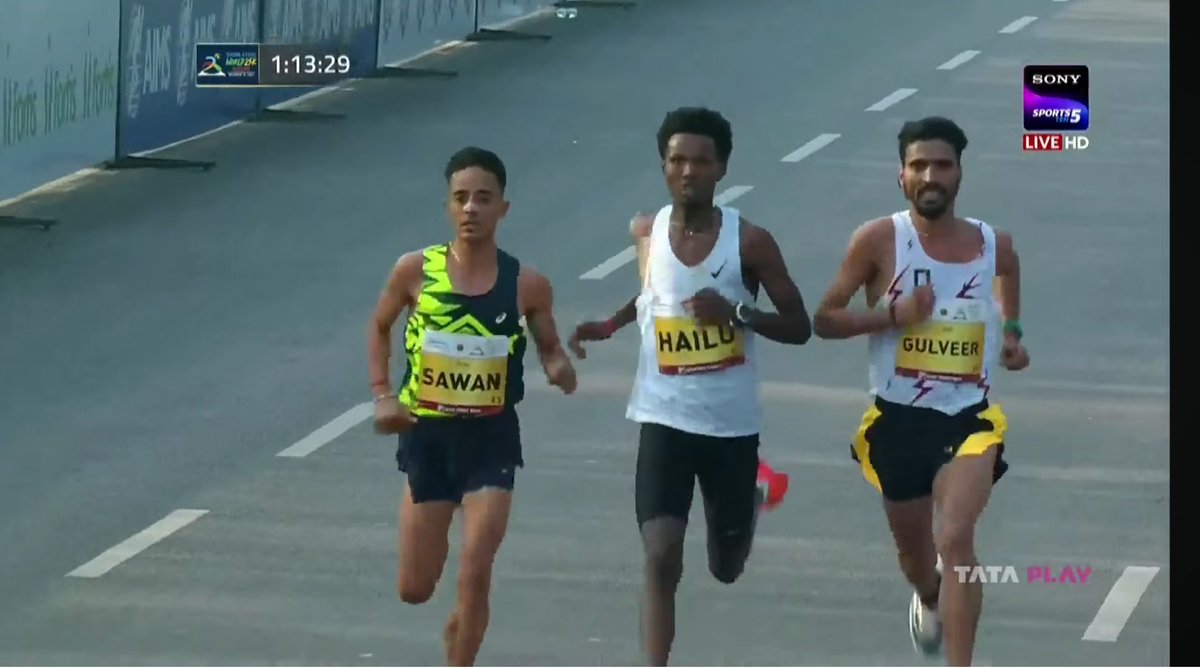 BhutaniRahul's tweet photo. Gulveer Singh’s brilliant 2024 season gets even better as he is elite Indian men winner at #TSW25K . Gulveer clocked 1:14.10 to take the top spot &amp; in process broke the Indian event record too. Brilliant effort by Sawan Barwal who clocked 1:14.11 &amp; took 2nd #IndianAthletics https://t.co/f5UKVASXkN