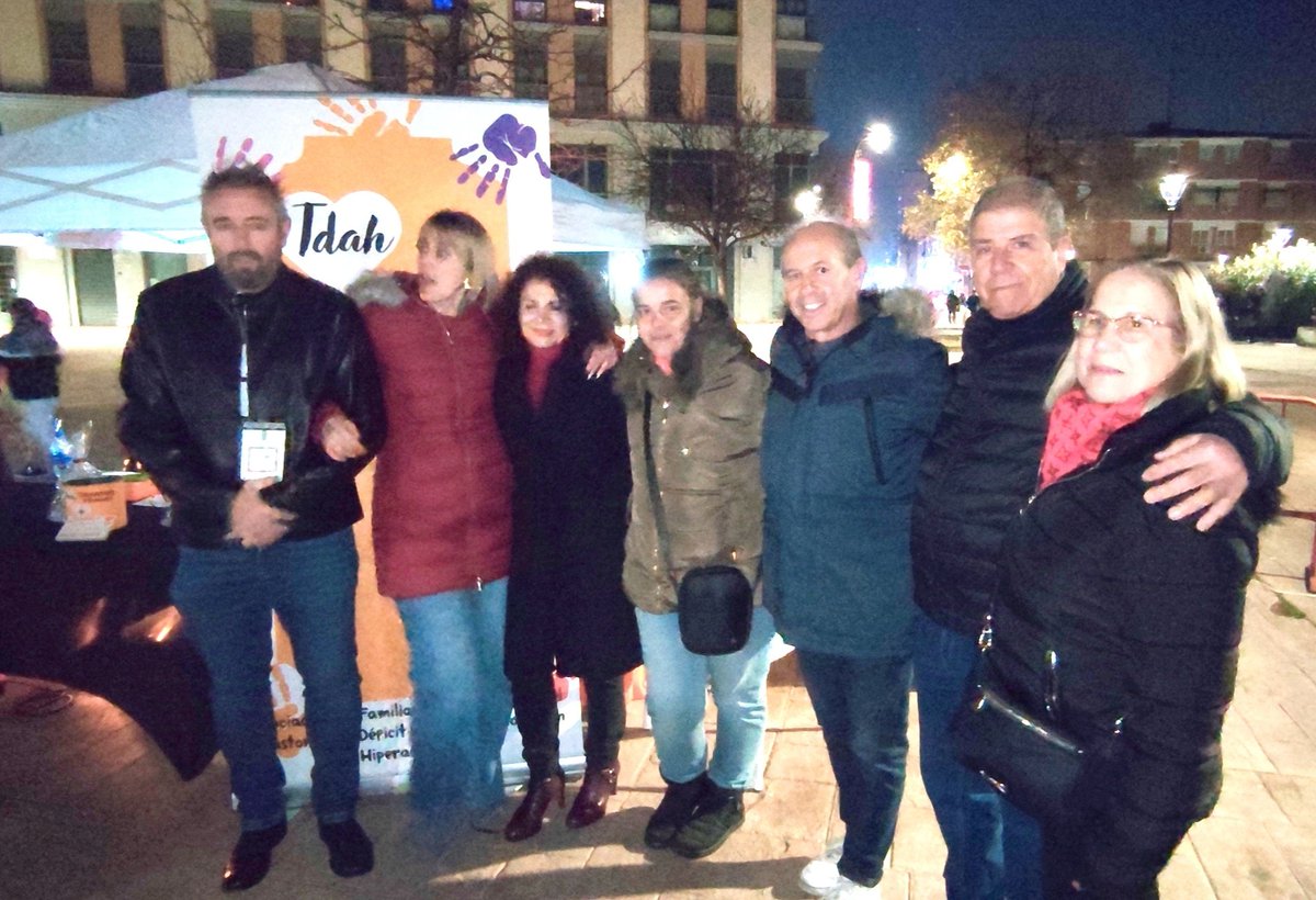 La Navidad es momento de alegría y solidaridad y muchas de nuestras peñas, como durante el resto del año, participan en eventos solidarios. Anoche tuvimos la oportunidad de colaborar en la recogida de juguetes de la <a href="/MasAllaMostoles/">Peña el Más Allá Móstoles</a> junto a <a href="/CruzRojaEsp/">Cruz Roja Española</a>  y <a href="/tdahmasmostoles/">TdahmasMóstoles (Tdahmasmostoles)</a>
