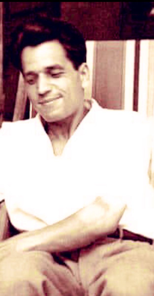 streetcnina's tweet image. PINO

Nella notte del 15 dicembre del 1969, Pino Pinelli vola giù da una finestra della Questura di Milano.

&amp;lt;&amp;lt;Un malore attivo&amp;gt;&amp;gt;.

Come no. 

Sappiamo chi è STATO

Pino anarchico e partigiano.

#GiuseppePinelli