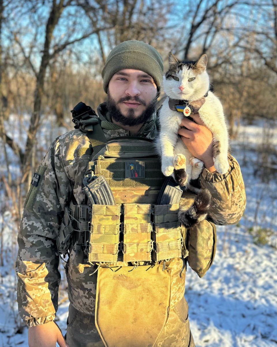aliashukua's tweet image. Шайба 🐈🇺🇦 утеплився на зиму пушком, а ви вдягнулися тепло?