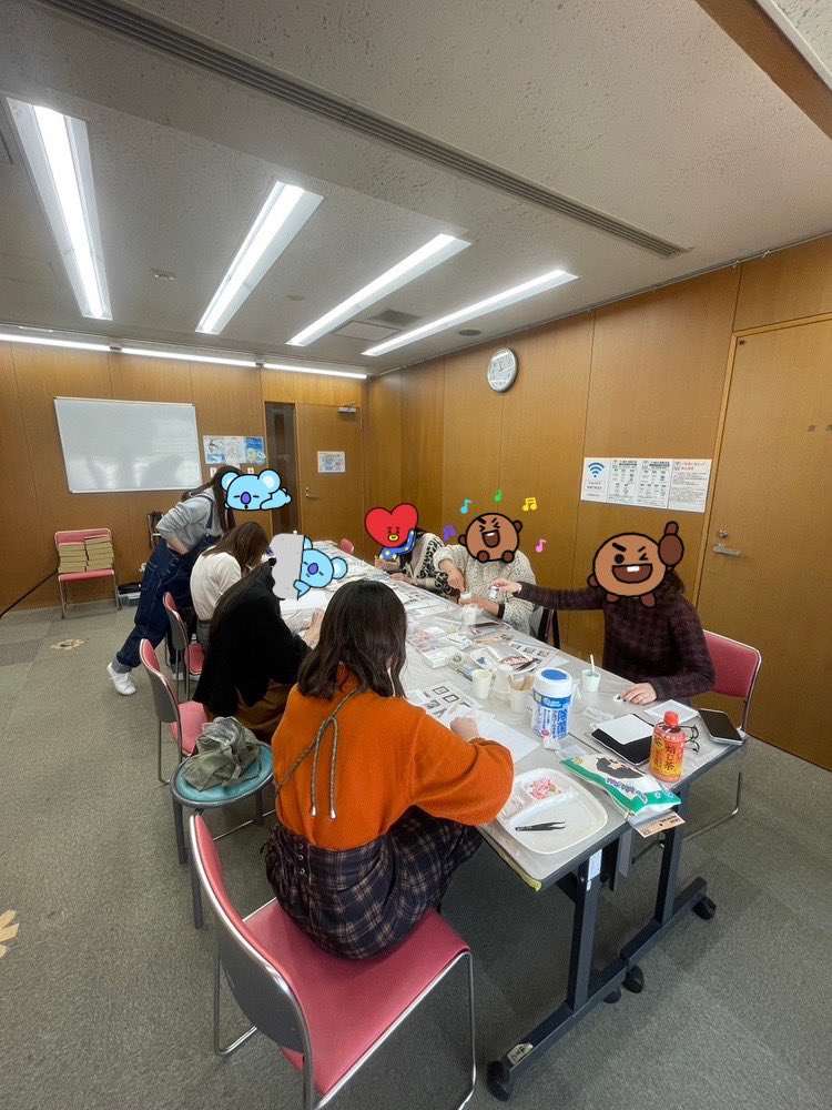 rmeventplanning's tweet photo. ホイップデコワークショップ、無事に終了しました。
今回も個性豊かで素敵な作品がたくさん出来ました✨
是非イベントや現場に連れて行ってくださいね。
皆さまの押し活の彩りになれば嬉しいです✨
#ホイップデコ
#トレカデコ
#ワークショップ
#ハンドメイド
#BTSARMY
#RM_EPT https://t.co/ruuebPr4Oz