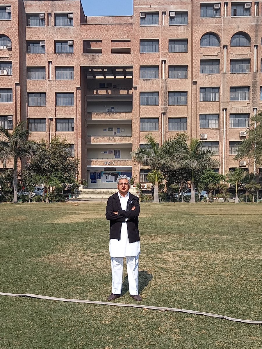 MirdhaOne's tweet photo. मैं आज नई दिल्ली में Surajmal Memorial Education Society की बैठकों में शामिल हुआ हूं। यह सम्मान की बात है कि मैं इस पहल का हिस्सा हूं, जिसे नाथुराम जी मिर्धा और रामनिवास जी मिर्धा ने अपने मार्गदर्शन से आगे बढ़ाया। उनका दृष्टिकोण आज भी हमारे प्रयासों को प्रेरित करता है। https://t.co/bRBFKEXCoK