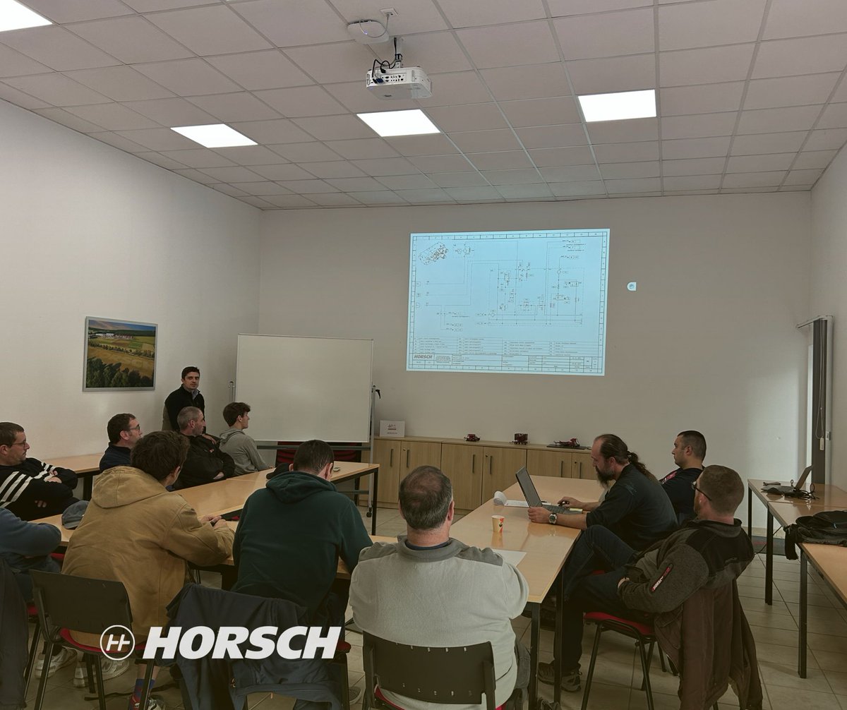 HORSCH_France's tweet image. [RECAP] retour sur nos #formations #pulverisation 
👉️130 #technicien de concession formés sur nos #pulverisateur #porté #trainé #automoteur de la gamme #horschleeb
#programme animés par nos equipes techniques
👉️ principes de la pulvé horsch , mise en route et diagnostic