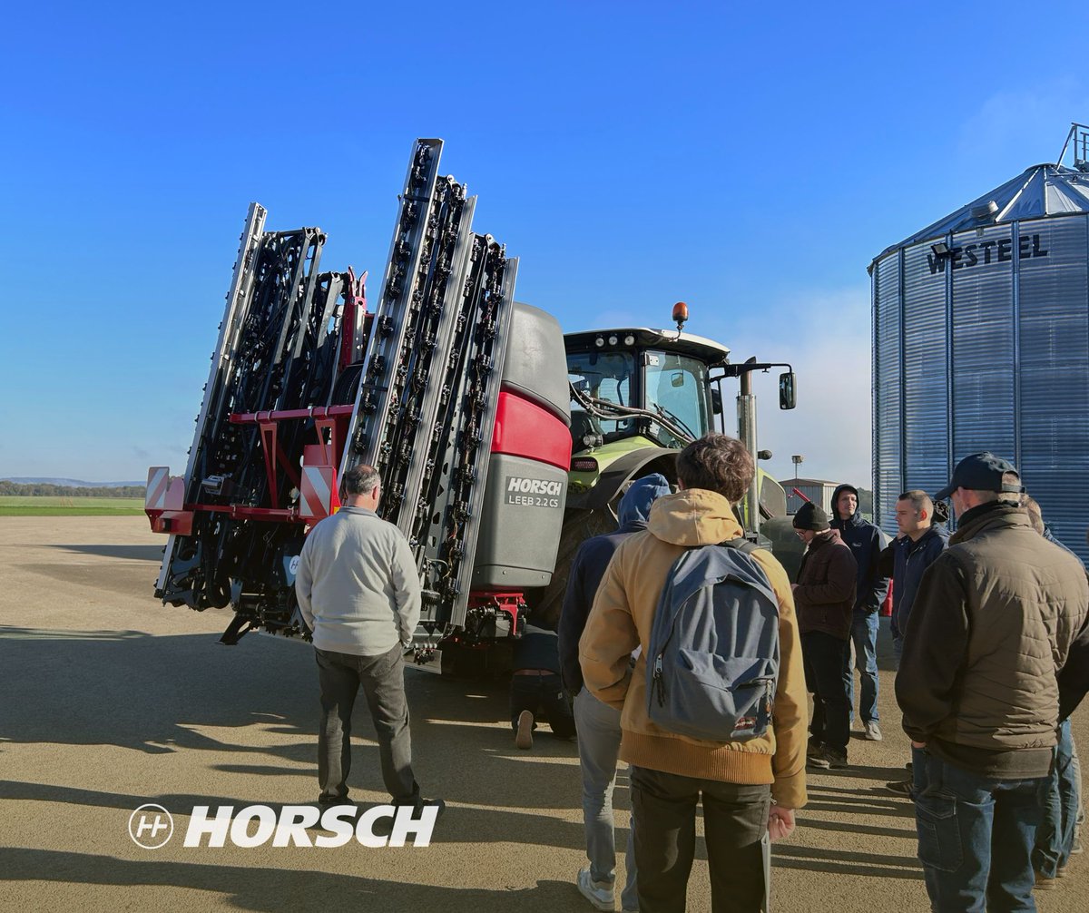 HORSCH_France's tweet image. [RECAP] retour sur nos #formations #pulverisation 
👉️130 #technicien de concession formés sur nos #pulverisateur #porté #trainé #automoteur de la gamme #horschleeb
#programme animés par nos equipes techniques
👉️ principes de la pulvé horsch , mise en route et diagnostic