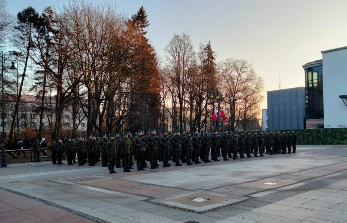 WCR_Bialystok's tweet photo. #Białystok 👉Uroczysta PRZYSIĘGA WOJSKOWA🇵🇱
po szkoleniu podstawowym w #18PR w ramach #DobrowolnaZSW
🇵🇱 To jeden z najważniejszych dni w życiu każdego żołnierza 🪖‼️ https://t.co/2mkV85joMl