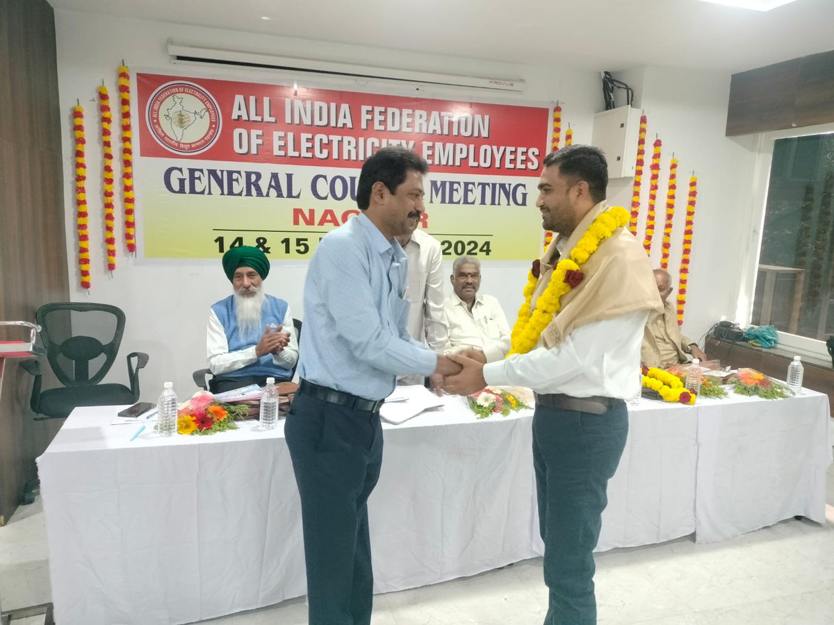 AITUC_UnionRaj's tweet photo. ऑल इंडिया फैडरेशन ऑफ़ इलेक्ट्रिसिटी एम्प्लोयीज (AIFEE) की जनरल कौंसिल की नागपुर मे आयोजित दो दिवसीय बैठक मे शामिल हुआ।
पूरे देश के बिजली क्षेत्र पर निजीकरण का खतरा मंडरा रहा है और हमारे पास मात्र संघर्ष ही विकल्प है।
#stop_privatization_of_electricity 
@PMOIndia 
@AmarjeetAITUC https://t.co/yqbLSM9YMl
