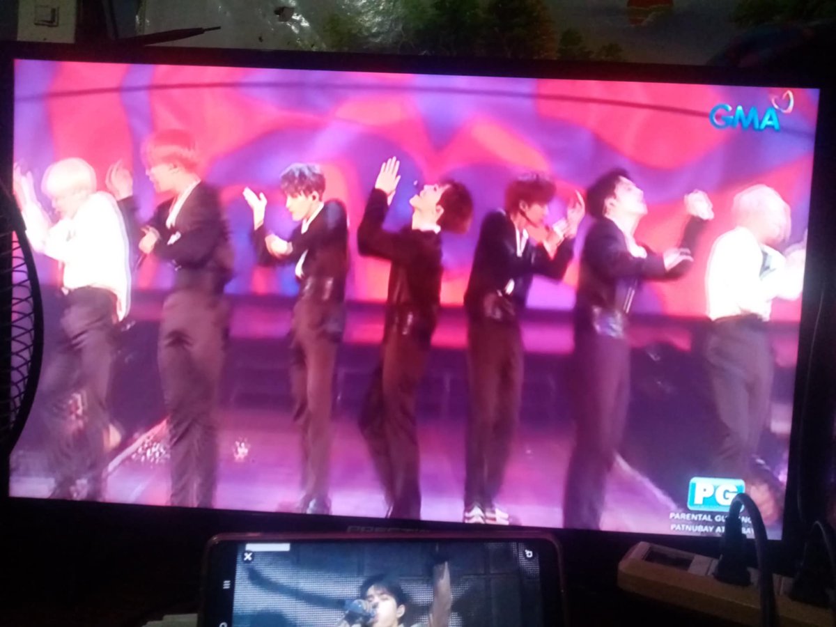 babylyndelacruz's tweet photo. Double tasking tayo ngaun ode to you sa Gma tas Svt Right here concert ngaun #SVT_RIGHT_HERE_IN_WORLDTOUR #odetoyou #SEVENTEEN https://t.co/vafIvzJ19j