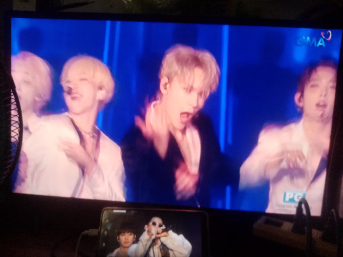 babylyndelacruz's tweet photo. Double tasking tayo ngaun ode to you sa Gma tas Svt Right here concert ngaun #SVT_RIGHT_HERE_IN_WORLDTOUR #odetoyou #SEVENTEEN https://t.co/vafIvzJ19j