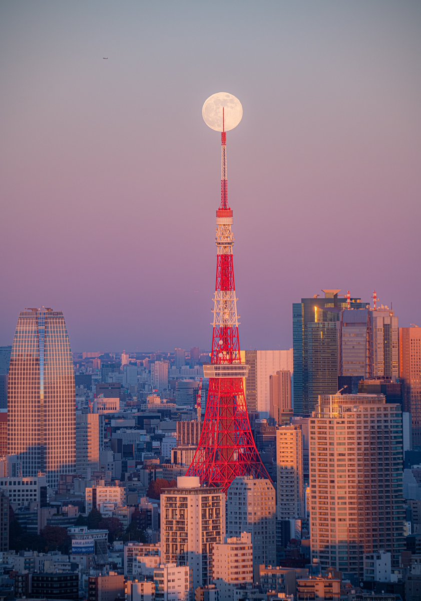 本日の満月コールドムーンと夕暮れの空が綺麗でした後