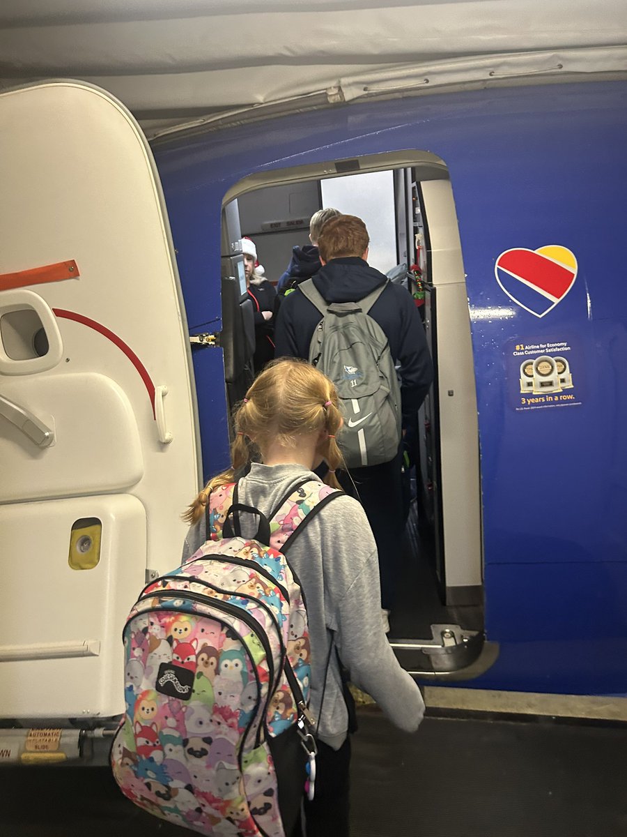 WestMoMensHoops's tweet photo. Long travel day for the Blue Jays! California dreaming is now a reality.  🏝️We have arrived! https://t.co/lDB9Nvh97M