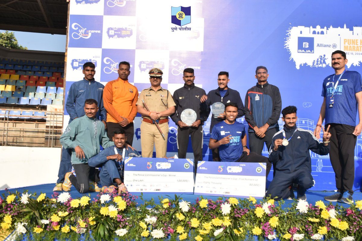 PuneCityPolice's tweet image. The Police Commissioner&apos;s Cup 10 km Half Marathon concluded successfully at Balewadi Stadium today! Congratulations to the Maharashtra SRPF Team on securing the 1st place. 

They were felicitated by Hon’ble @CPPuneCity Shri. Amitesh Kumar.

It was a thorough pleasure watching…