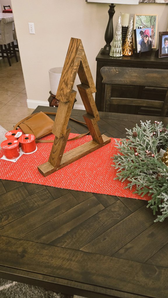 rickmurray09's tweet photo. Christmas is coming just made this little tree https://t.co/WZv3SIf4hN