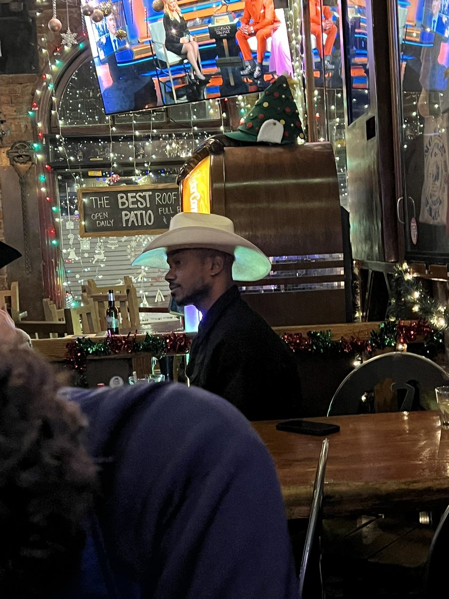 DarylHouseChef's tweet photo. My damn brotha lost his mind. Dressin up as a cowboy choppin it up with snow bunnies. #longwayfromhome https://t.co/CzJviToYic