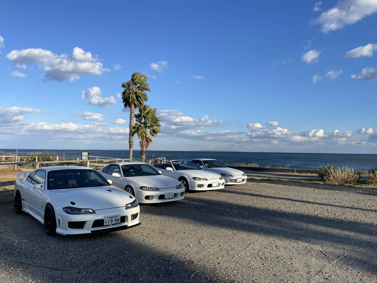 Ruri_180sx's tweet image. オーテックが手がけた白いS15シルビア4台並べてきました！

スタイルA
ヴァリエッタ
オーテックver2台

なかなかこんな希少車同じ系統の色で並ぶこと無いんじゃないかな？
カンタさん、しろびあさん、とわ君、寒い中お疲れ様でした😊

 #AUTECH  #S15の日  #シルビア