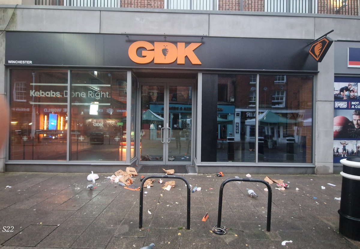 RetroRobVintage's tweet photo. @GermanDoner_UK opening until 4am means your leaving towns in this disgusting state, you need to take responsibility outside your shop, https://t.co/xbdHZqOOK2