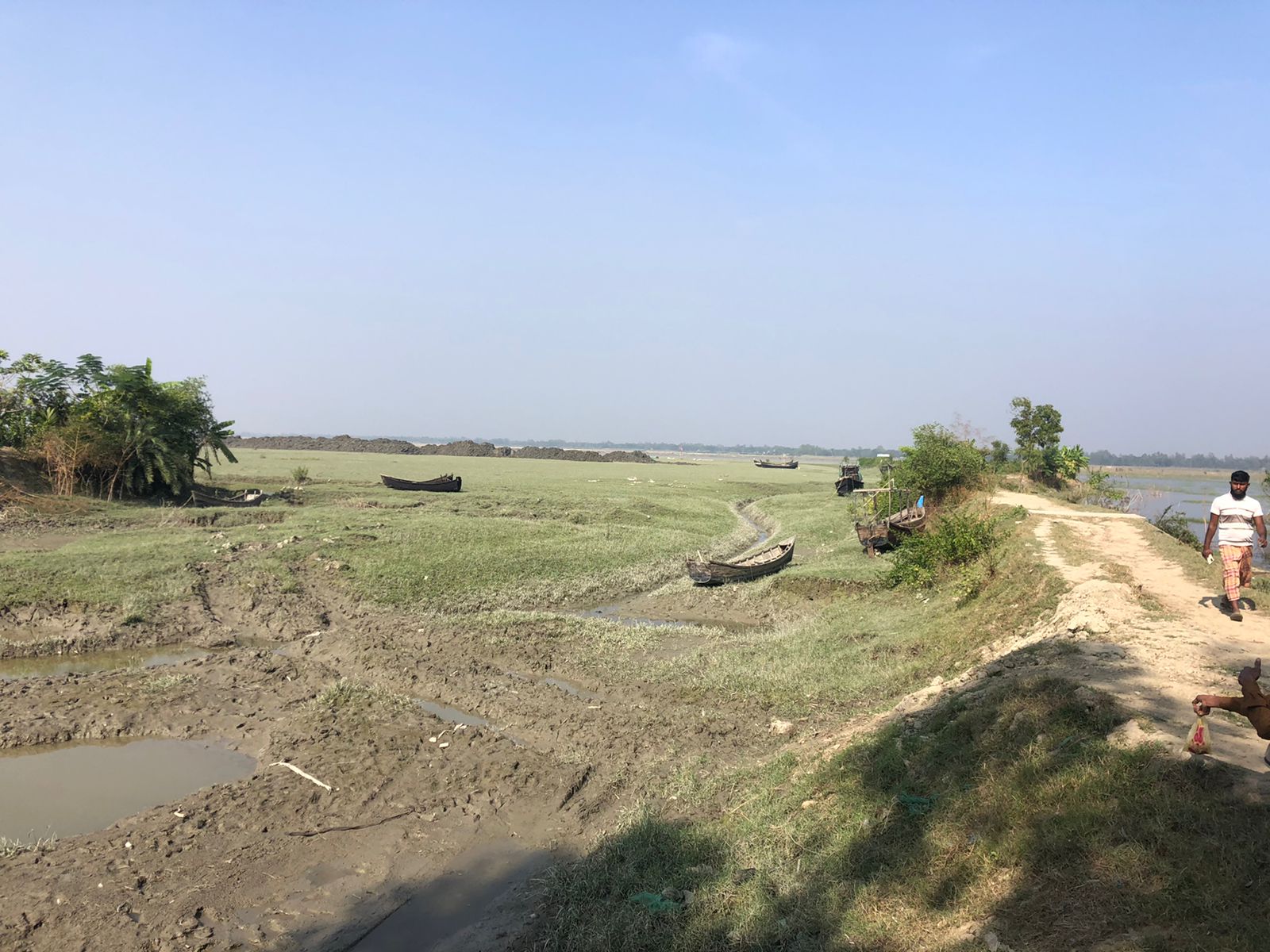 বাঁশখালীর প্রেমাশিয়ায় ব্যাক্তি মালিকানা জমিতে পানি উন্নয়ন বোর্ডের জোর পূর্বক বেড়িবাঁধ নির্মাণ করার অভিযোগ