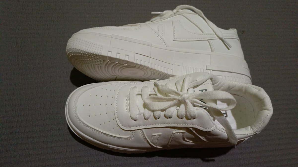 ogieequu's tweet image. mau jualin barang barang aku yg salah ukuran sayang masih baru blm dipakaii!! bisa co🍊
• Celana Warpath 
• Sepatu Pvn 
• Cerave Moist 
#wts #prelovedmurah #zonauang 
minat DM yaw📬