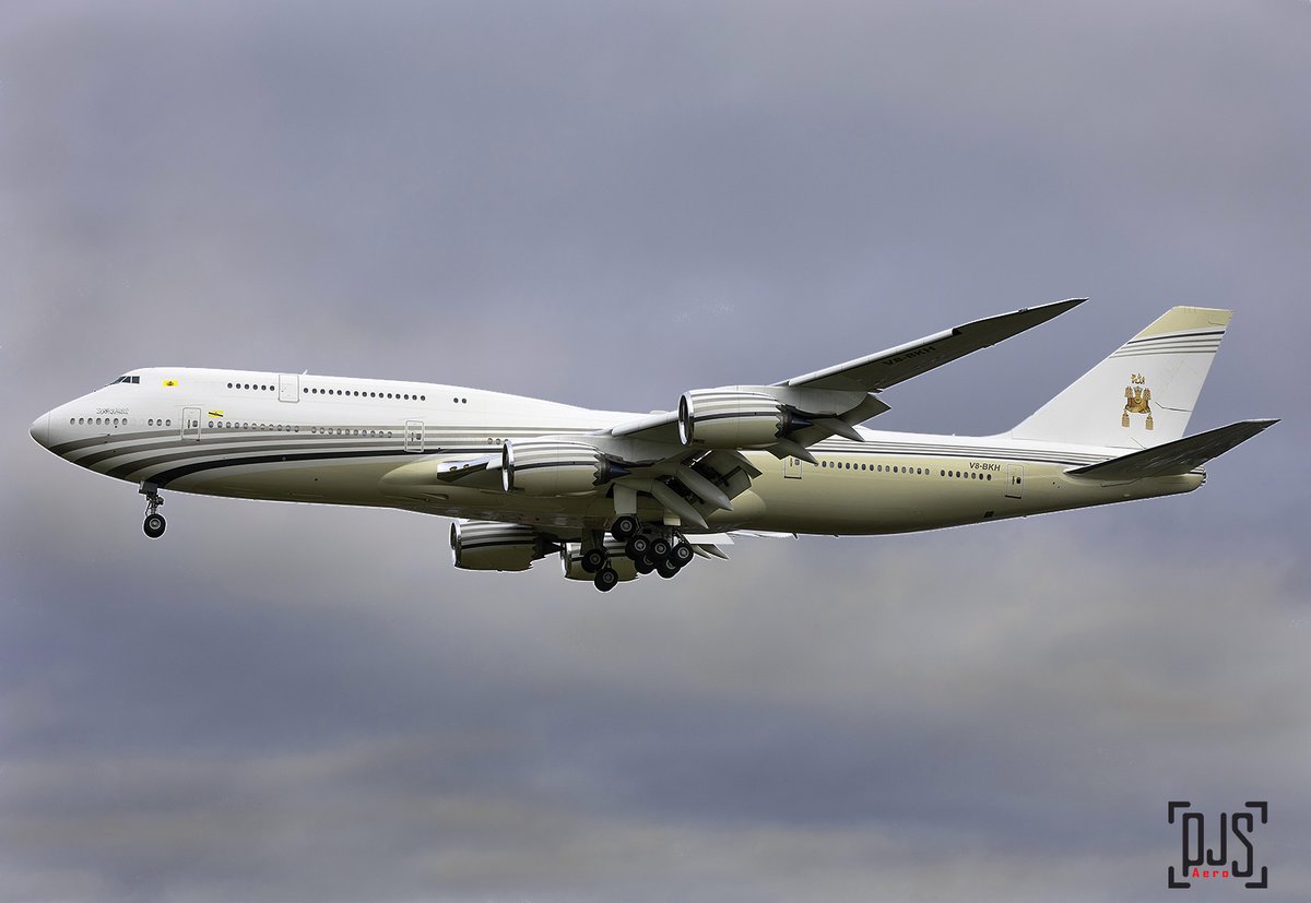 Peter_Smithson's tweet photo. On short final for 27L @HeathrowAirport this morning, the Sultan of Brunei's very impressive B747-8 BBJ V8-BKH. Built in 2012, it took over 4 years to customise the interior with her being handed over in September 2016. #B747 #QOTS #Avgeeks #Boeing747 https://t.co/VPlppYmOEF