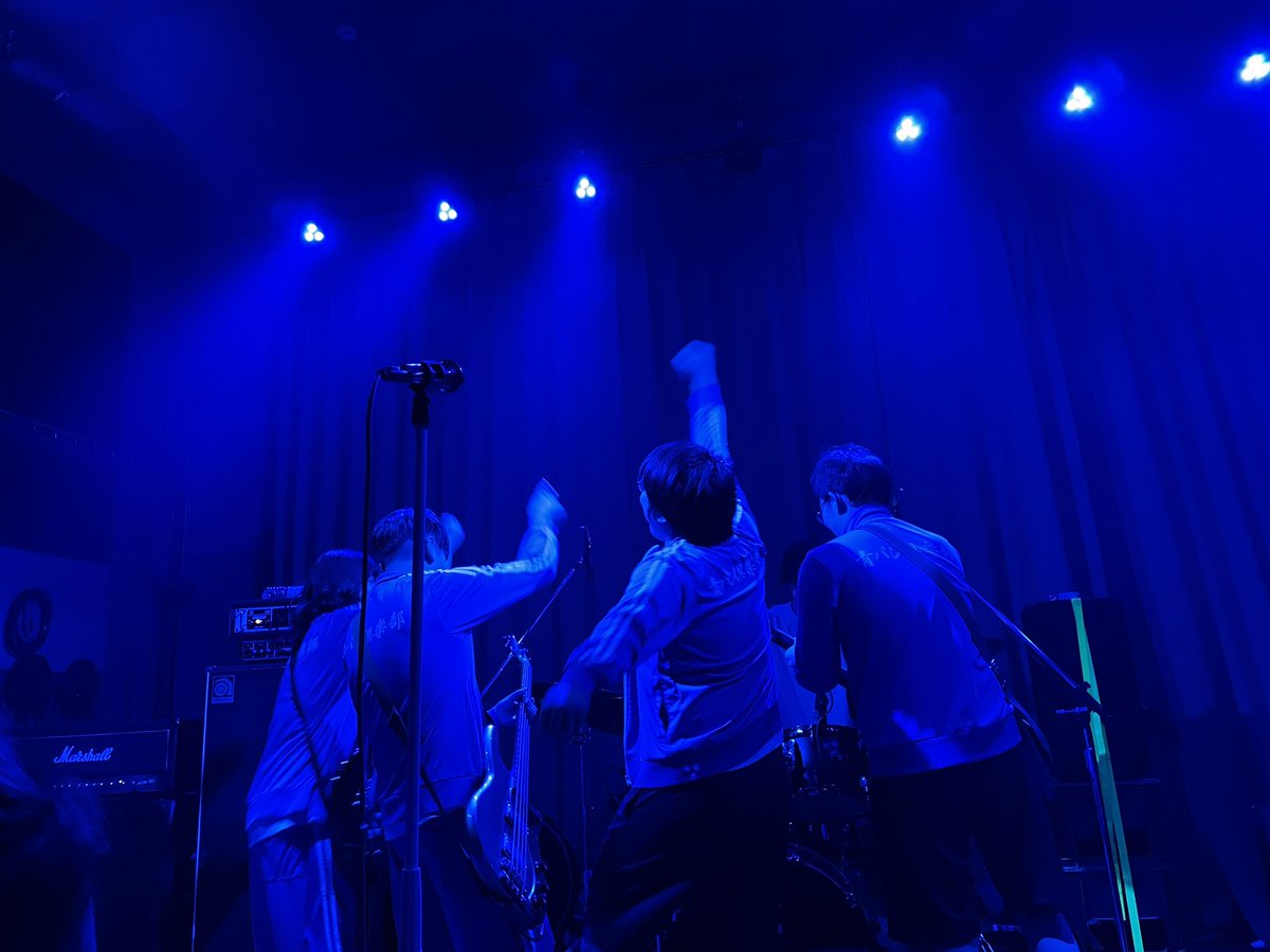 青パン倶楽部のみんな、大事なイベントにこんな馬鹿バンドを呼んでくれて本当にありがとう(そしてゴメンね)
夜が明けるのが惜しいくらい打ち上げも楽しかったよ、久々に大笑いした
俺達ももっと頑張ろうって力貰えました、また神戸でも福山でも一緒にやろうぜ!