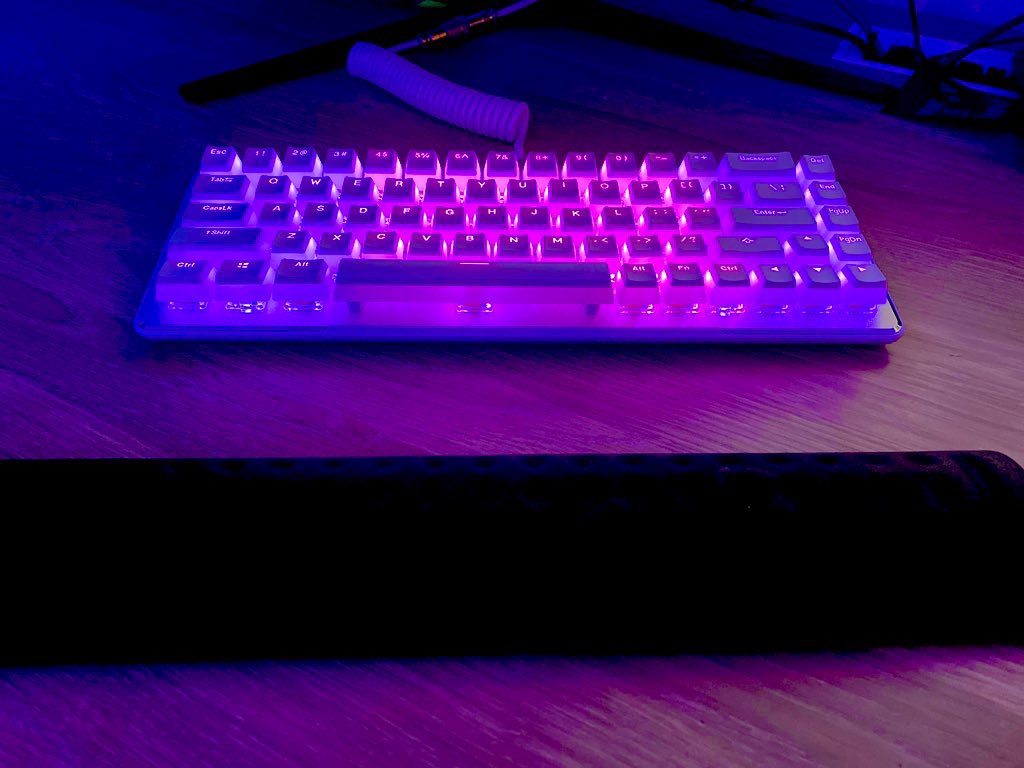 LOOK AT MY PRETTY KEYBOARD!! I love these new keycaps I put on my <a href="/TurtleBeach/">Turtle Beach</a> Vulcan II Mini! 💜 #turtlebeachpartner