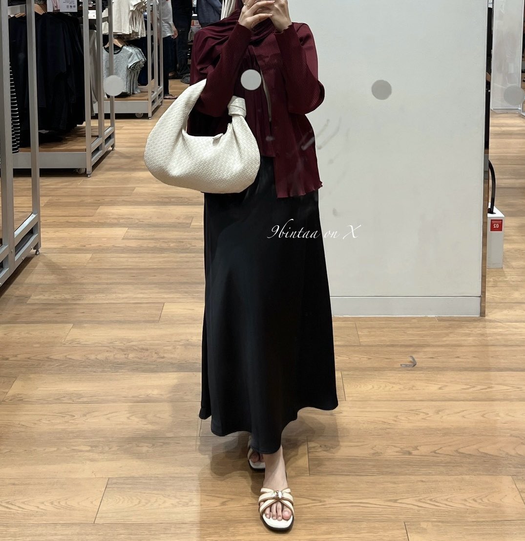 9bintaa's tweet photo. nemuin cardigan 40rban cuttingannya bikin keliatan slim, bahannya pleats strechy BEST BUY🥹🤝🏻 https://t.co/2qPFdqPiej
